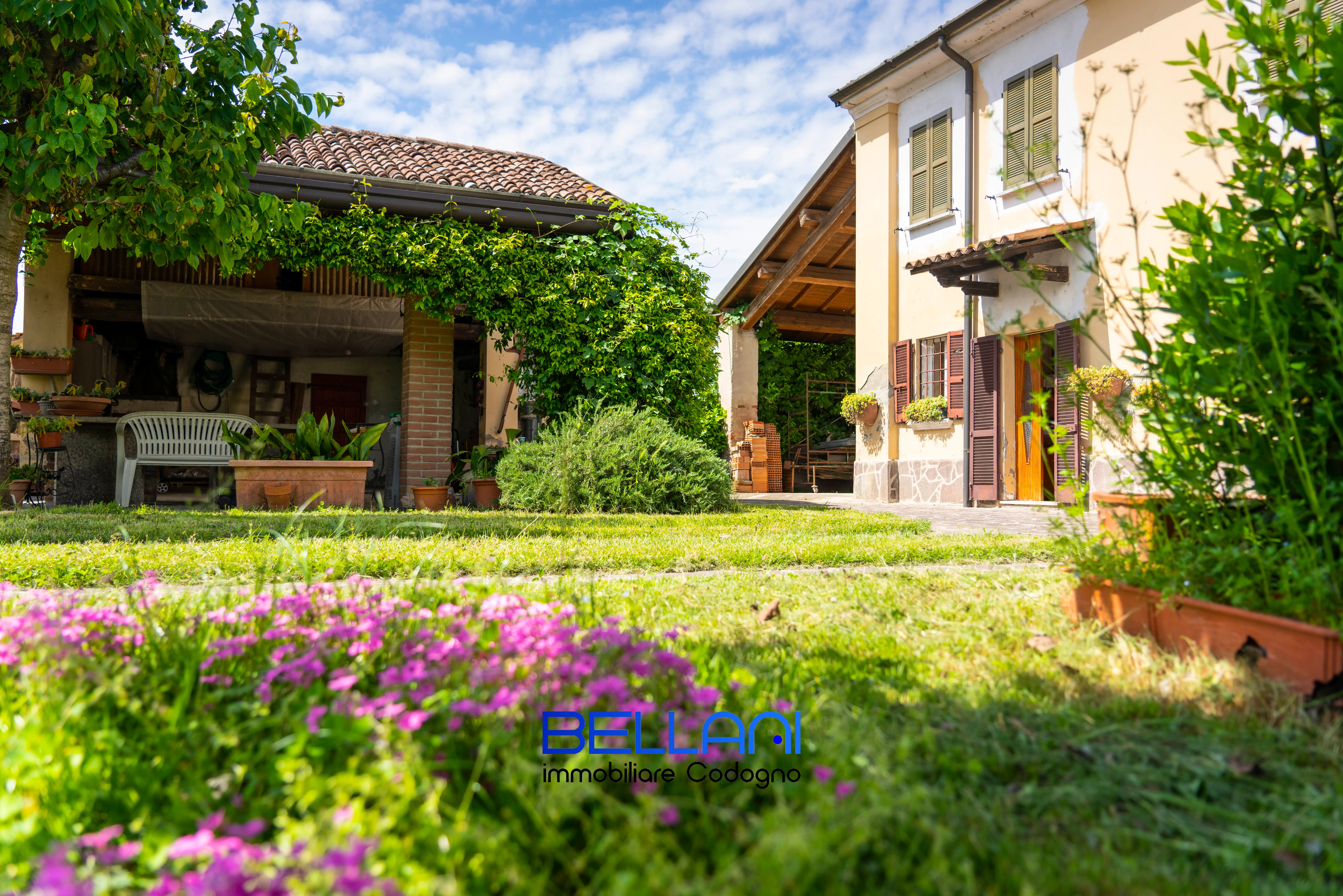 CASELLE LANDI Cascina in Vendita
