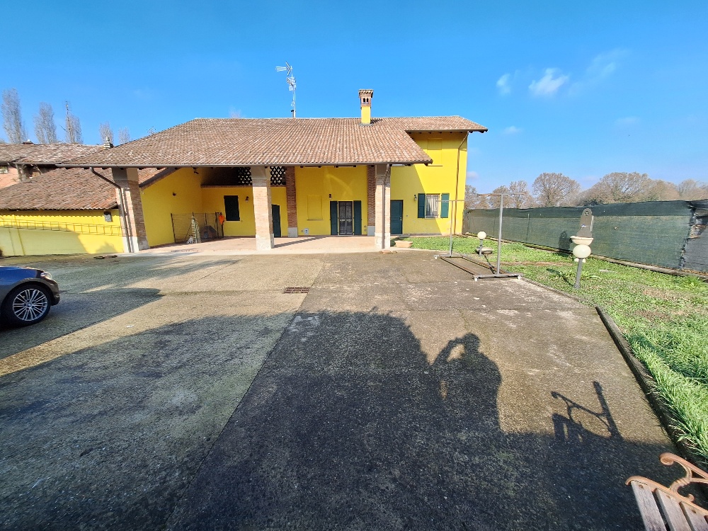 CORNOVECCHIO CASCINA IN VENDITA