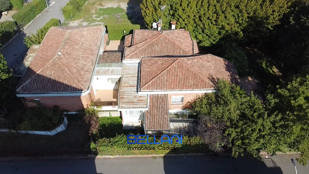 CODOGNO Villa Singola in Vendita Spazio e Comfort
